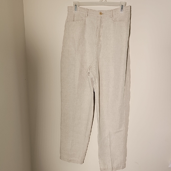 Liz Claiborne Pants - Liz Claiborne Womens Light Tan Slacks. Size 12. Front Pockets.